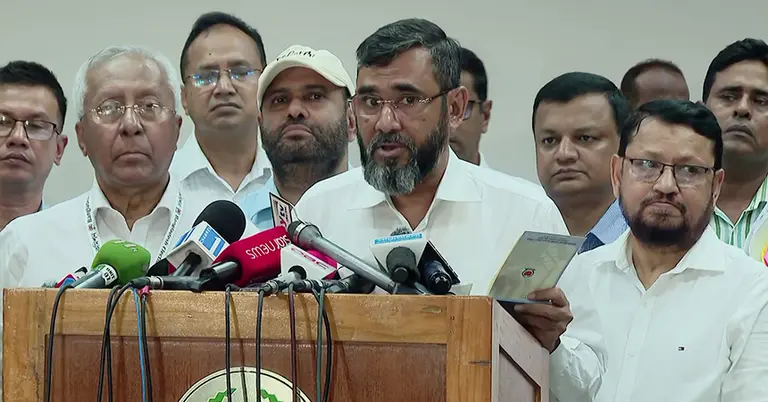 কথা বলছেন আবুল ফজল মো. সানাউল্লাহ
